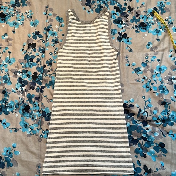 3/$18 Gap ribbed tank top size x-small - Picture 7 of 7
